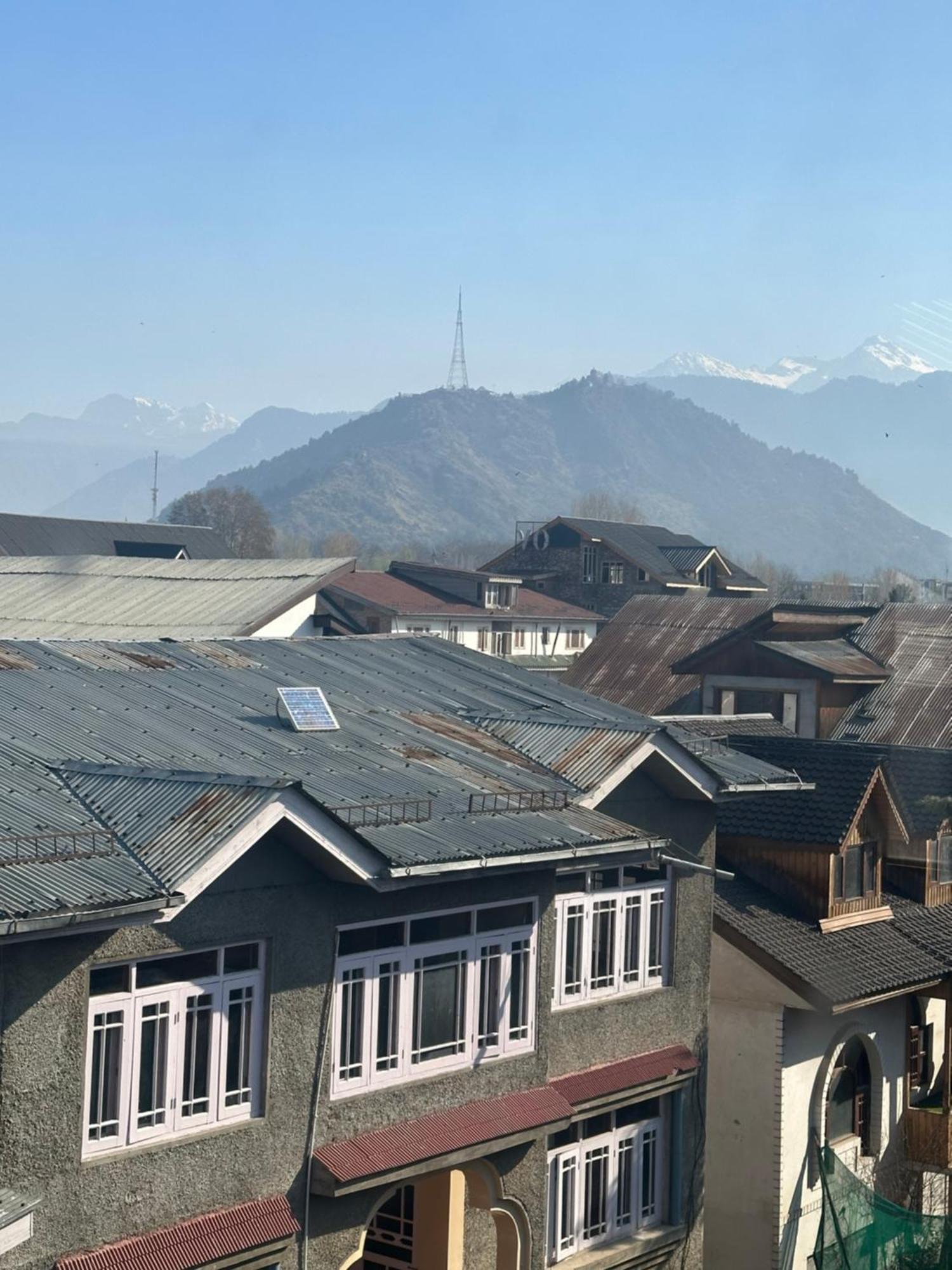 Taha Comfort * Srinagar (Jammu and Kashmir)