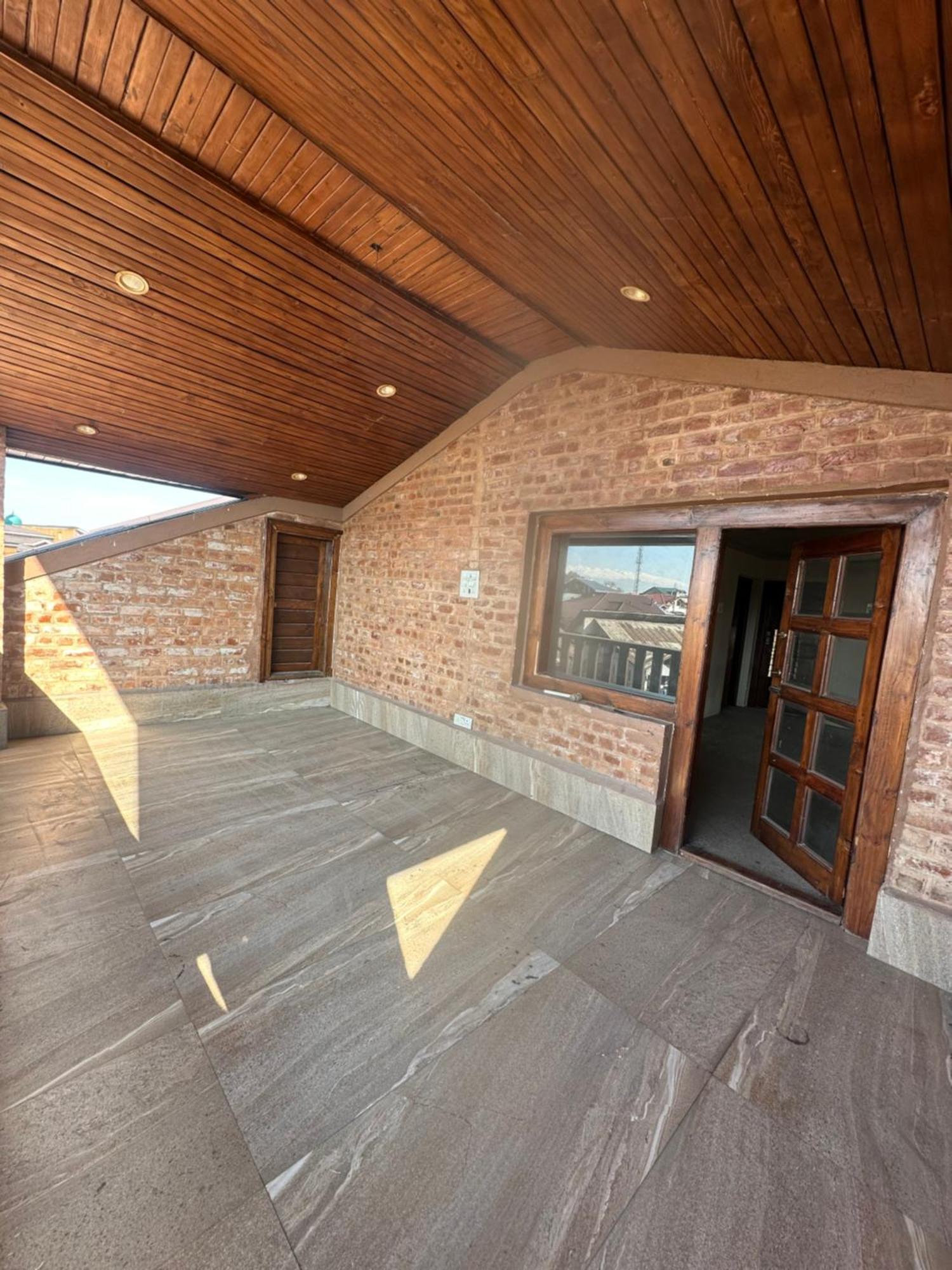 Taha Comfort Homestay Srinagar (Jammu and Kashmir)